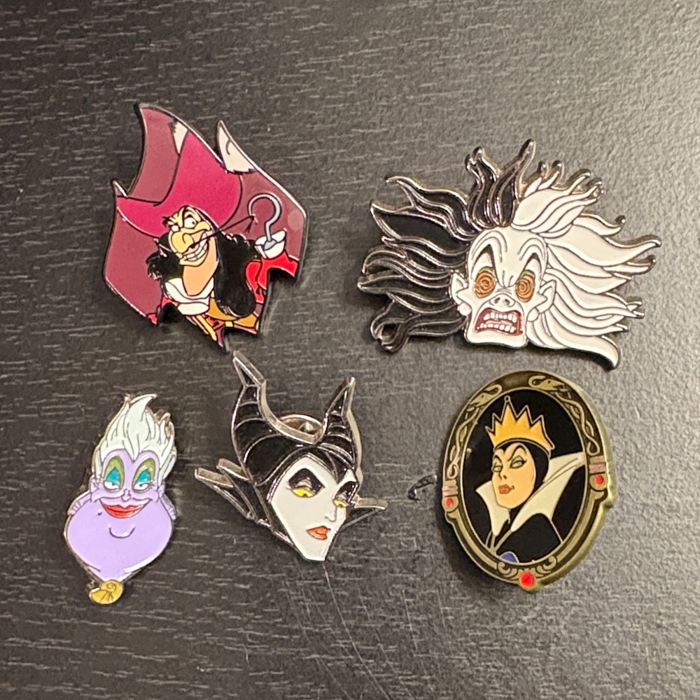 Disney Villains Pin Set